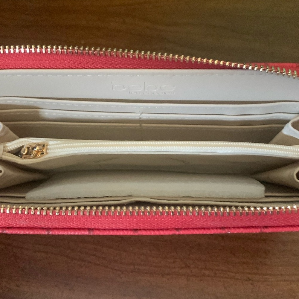 NWT BeBe Candy Apple Briella Wristlet - Picture 6 of 7